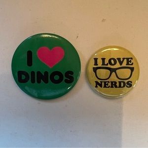 Two buttons “I ❤️ Dinos” & “I ❤️ Nerds”
